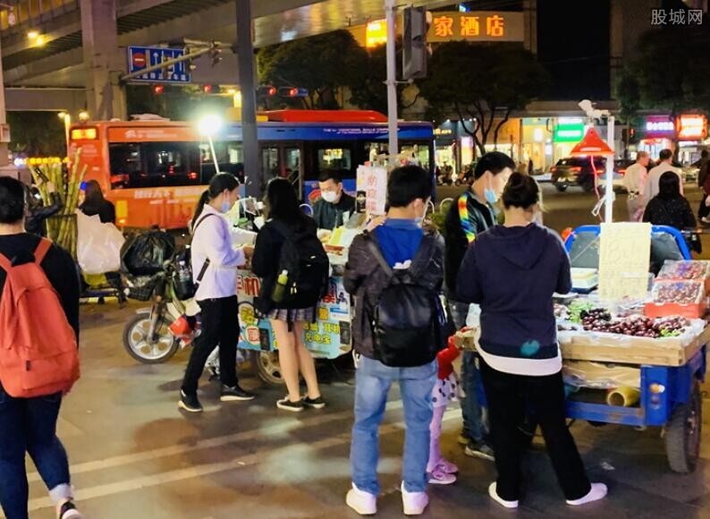 摆地摊真的比打工强吗？不要高兴过早