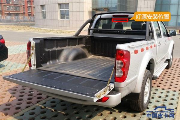 日产皮卡尾灯怎么安装，东风日产皮卡后尾灯拆装