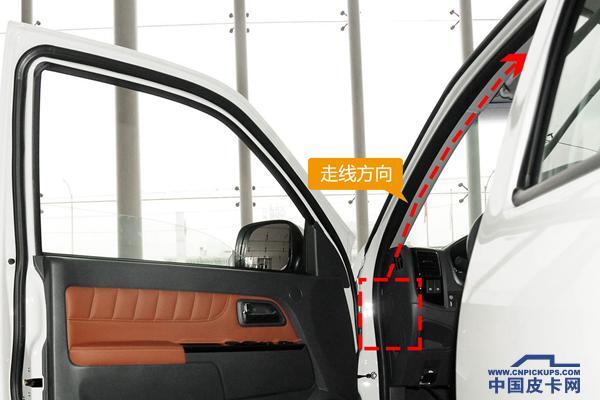 日产皮卡尾灯怎么安装，东风日产皮卡后尾灯拆装