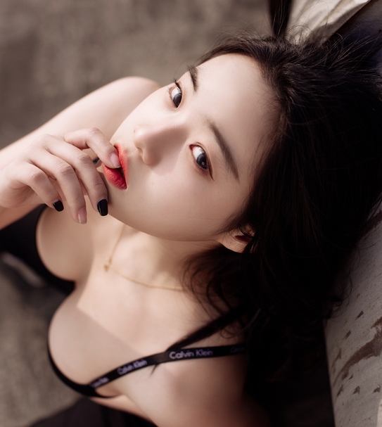 真实潜规则艺术生《阿立》在天台私拍