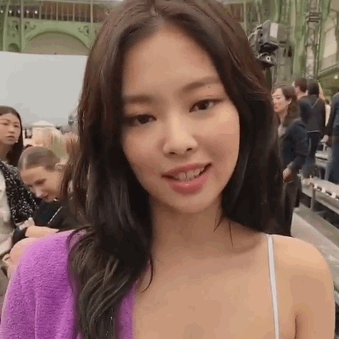 重金购买韩国女团blackpink的《Jennie金智妮》稀有写真