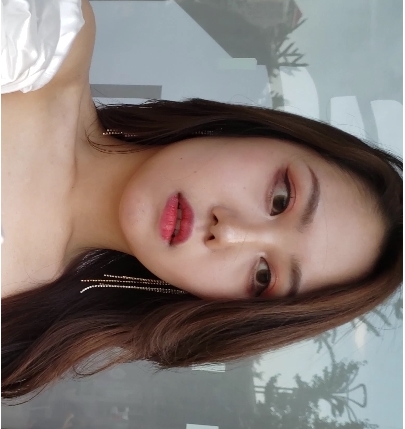 玲玲高跟包臀裙,展现迷人大长腿,时尚街拍款