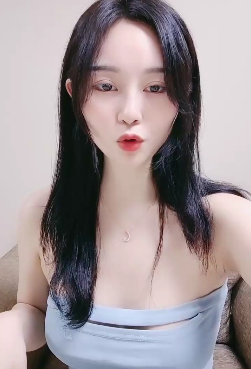 高颜值美女喵小萌温柔的蛋蛋在线直播酸奶诱惑