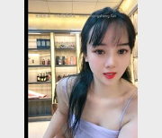 烟酒老板娘羊羊自拍4V-2.9G展柜商品大揭秘