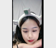 甜美嫩妹妹自拍直播全漏视频