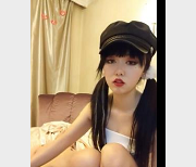 女王自拍花式用脚合集，美腿高跟鞋教育，十几分钟一部，JK空姐服装姬声音S