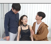 视频18岁極品眼镜妹Mia首次三人游初体验用嘴香肠男主肛