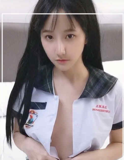 泰国高颜值妹子StudentGirl视频资源，颜值身材在贤娆JK服装嗜好