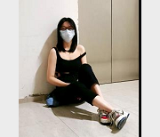 楼道挑战小情侣:火爆时长视频,楼梯战神抓热话题资源