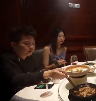 自拍连载作品堕落人Q：4V-1.8G，换旗叫好兄弟观战，大制作冠名91，好评如潮