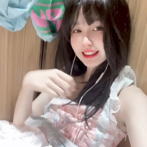 小雪：反差婊比心陪玩视频资源合集，25个视频总大小9.8G百度盘zip下载