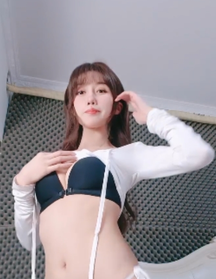 高颜值主播大长腿女神翘臀大罩杯，放飞自我道具表演不明液体[2V+3.91G]