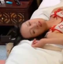 三人游自拍视频曝光,大学生美眉妇气质S表情惊艳无比