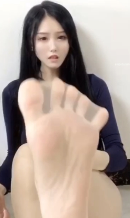 妮妮酱丝足舔脚视频199M分卷压缩下载，易直播百度云永久链接