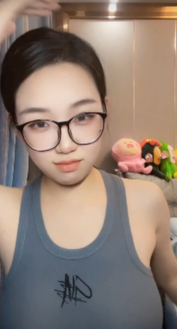 超人花：十万粉丝揪某头揉揉，高价收购140m视频