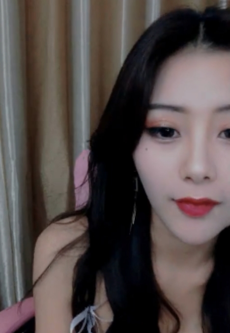 熊猫TV人气主播雪妮维雅妮，收藏34个视频，百度搜索量高达115