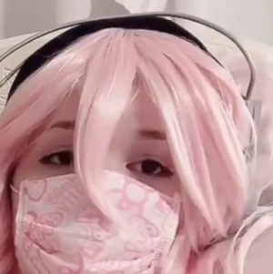 这位粉嫩小姐姐shybabybuntwt的生活点滴，收藏她的视频，不妨来百度搜索或者ED2K下载吧！10.01更新的视频数量已达195个，每个视频大小约51.2MB，让你尽情感受她的魅力与个性。