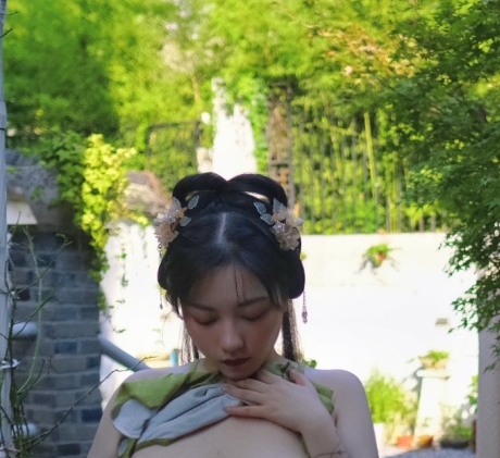 [推荐]展示系光“阴”福利姬@酒月 尺度私拍视图合集[530P+20V/201M]