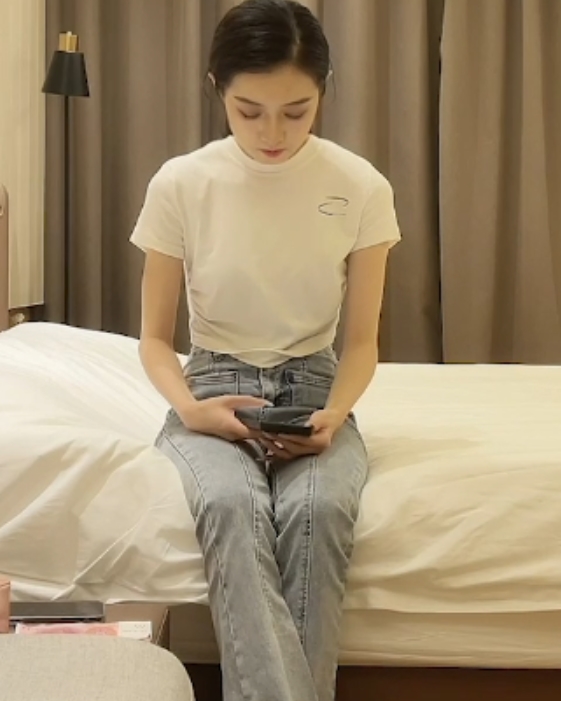 瀛︾敓濡规帰鑺 鐢颁集鍏 19v26.4g