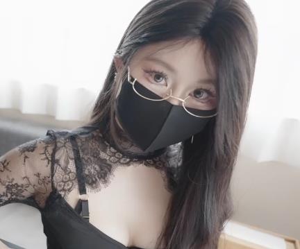 台湾快手教师娜娜最新合集1V967M，实战美瞳，完整版下载