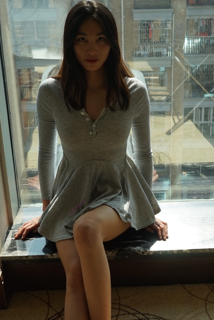 绝美韩珊校园内拍私拍作品1V5.22G