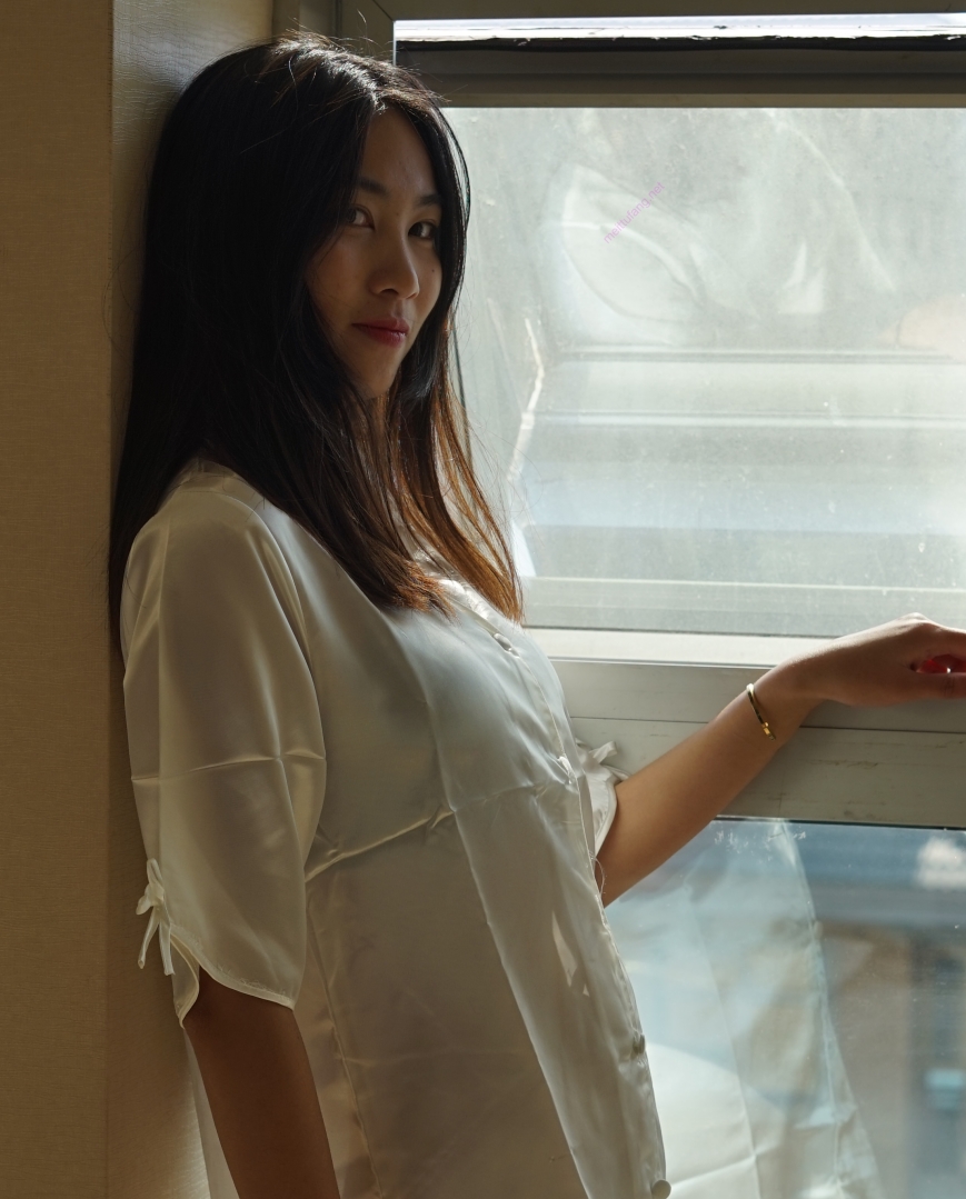 绝美韩珊校园内拍私拍作品1V5.22G