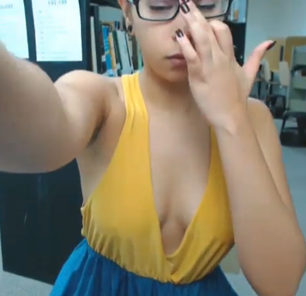 推特女大学生图书馆隐秘互动自购22部1.2G