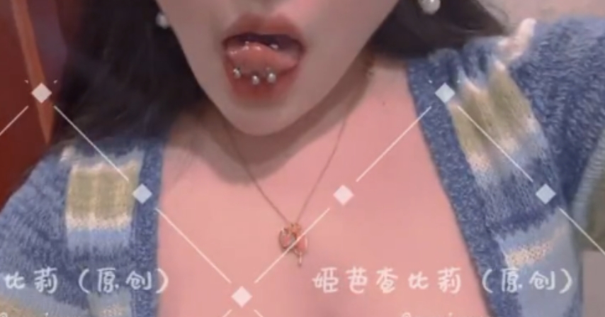 百度云ED2K马桶小狗姬芭查比莉妹子宠物系1V631M跪趴白丝饮水