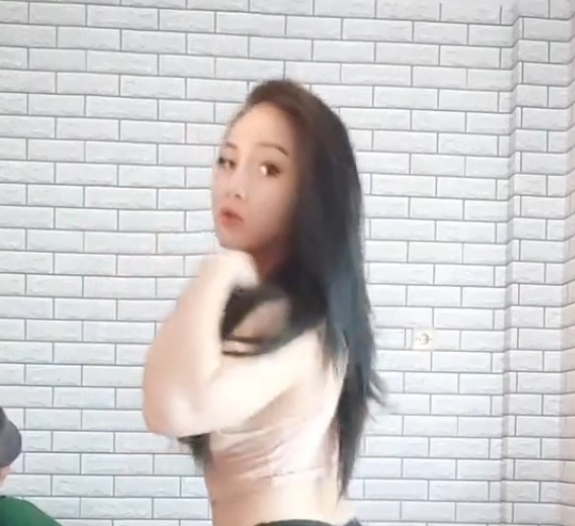 TS精选九天约直男放飞自我合集160部24.2G，人瘦腿长