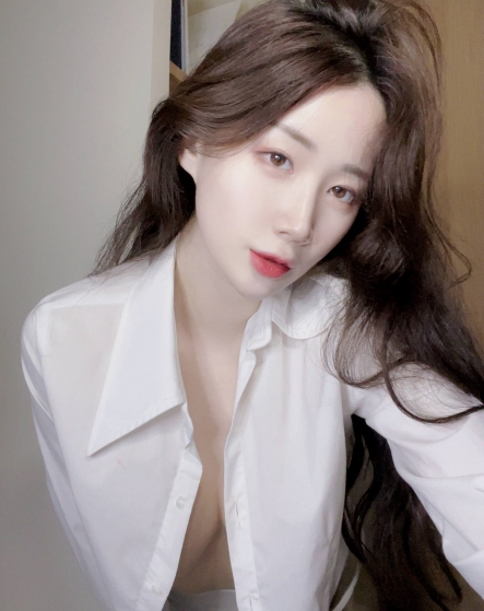 FantrieAsuna优质身材套图85P60M流鼻血了