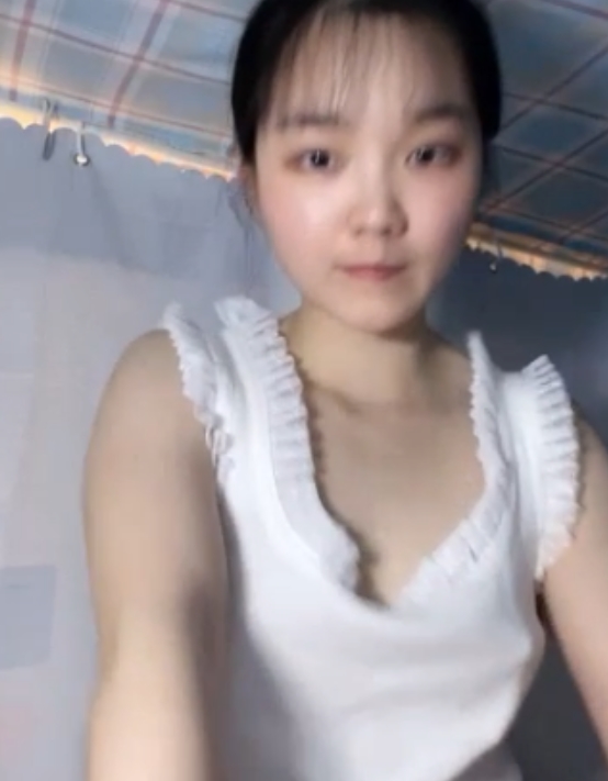 宿舍门小桃深夜表演10部19G热血沸腾