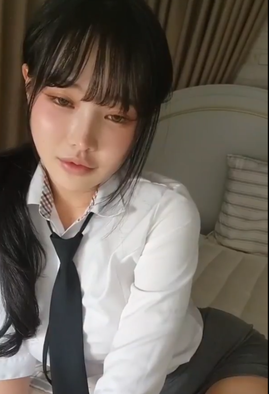 私房小站李露魅惑口艺88部3GB湿身诱惑