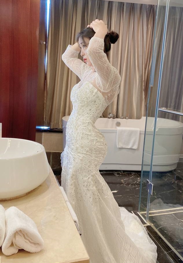 VIP群兔兔胖臀视频81部4.7G太丰满