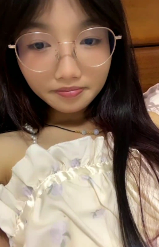 宿舍实拍十四诗138v118.8G眼镜学妹超清